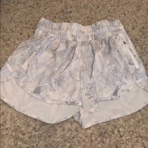 Lululemon Tracker Shorts Size 4